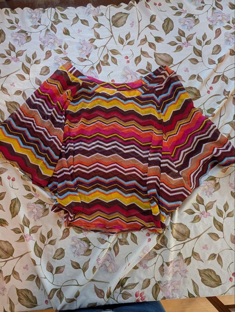 Women’s Zigzag Multi-Color Sheer Tunic Size L